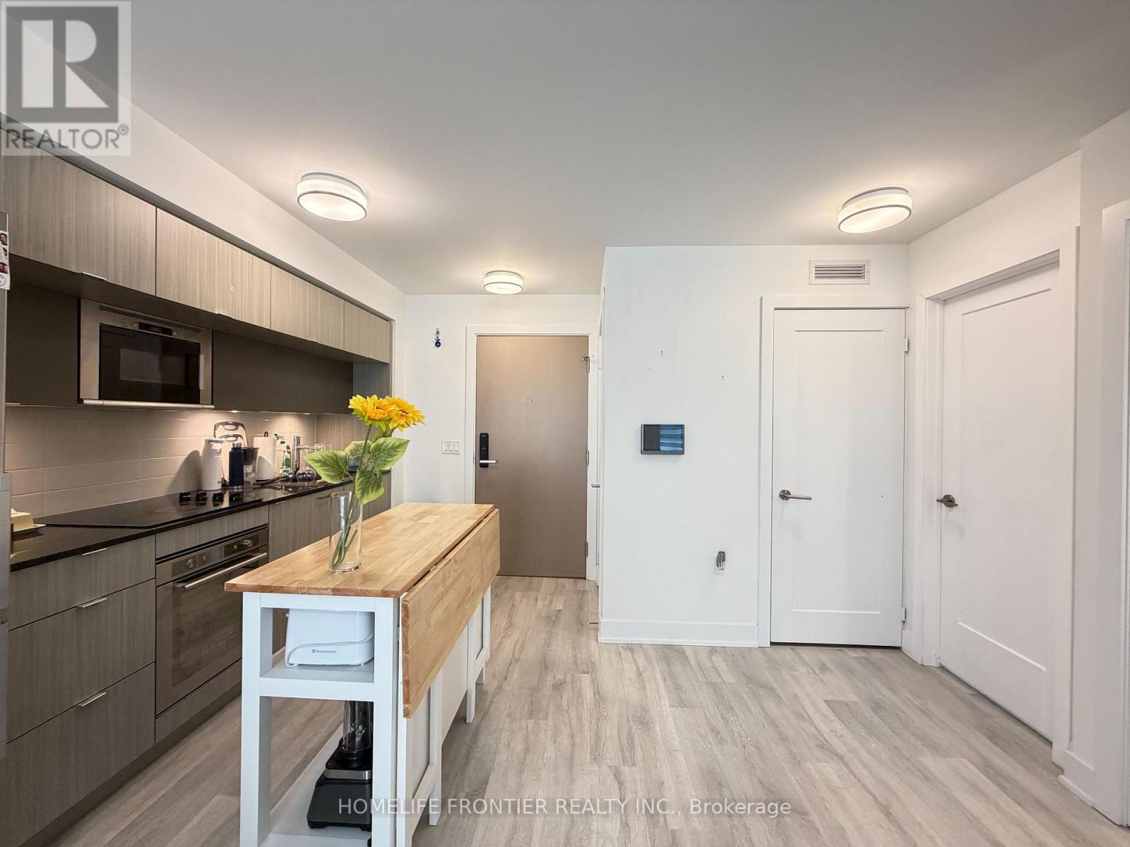 2219 - 585 Bloor Street E, Toronto, ON - Indoor Photo Showing Kitchen