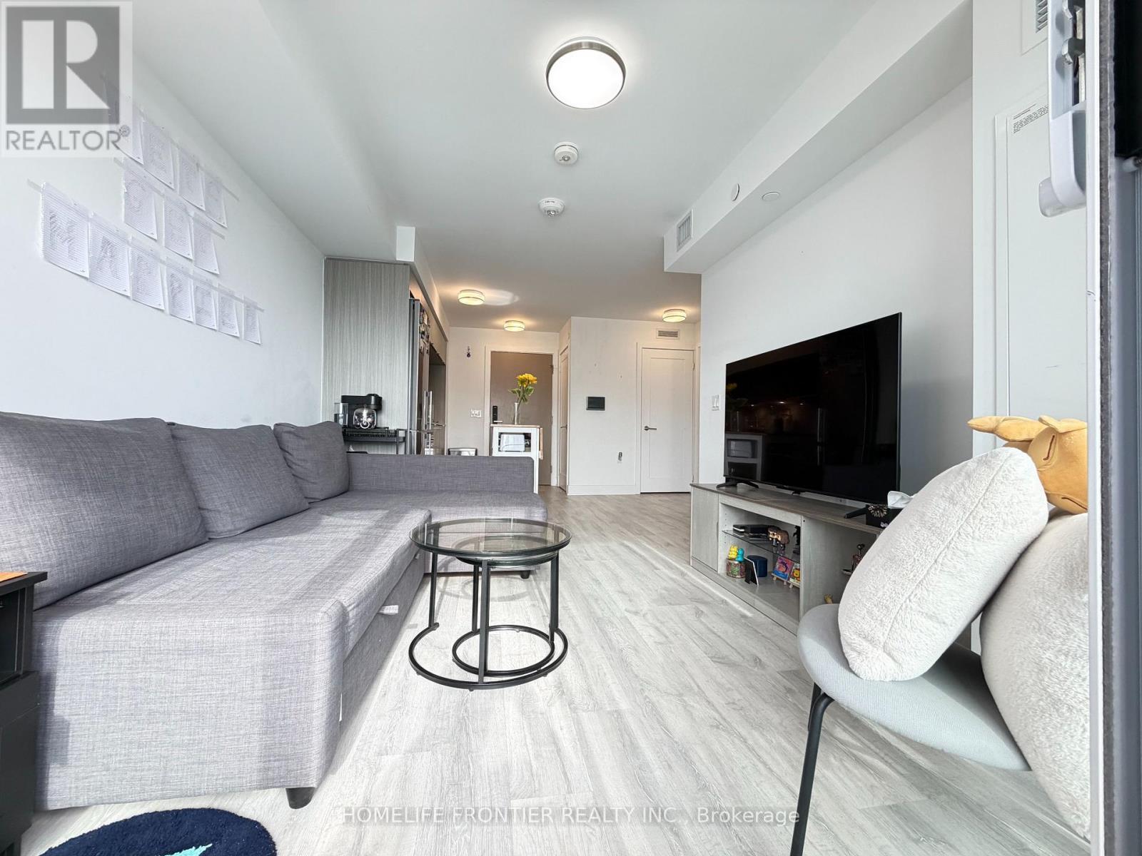2219 - 585 Bloor Street E, Toronto, ON - Indoor Photo Showing Living Room