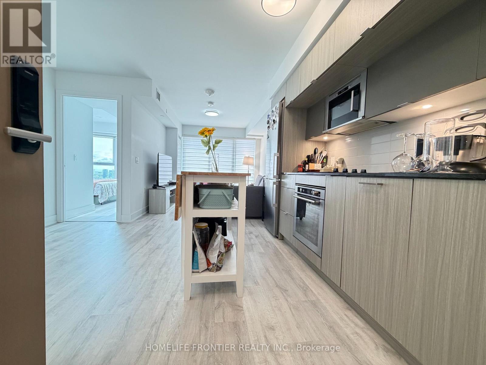 2219 - 585 Bloor Street E, Toronto, ON - Indoor Photo Showing Kitchen