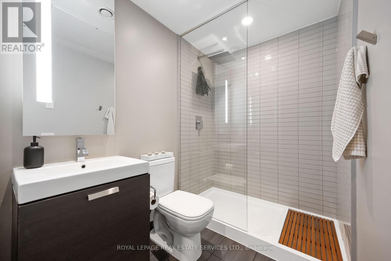 1128 - 629 King Street W, Toronto, ON - Indoor Photo Showing Bathroom