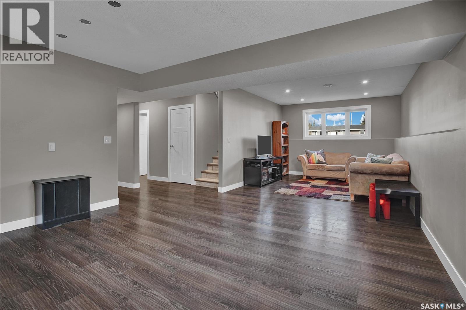 214 4Th Street, Hague, SK - Indoor