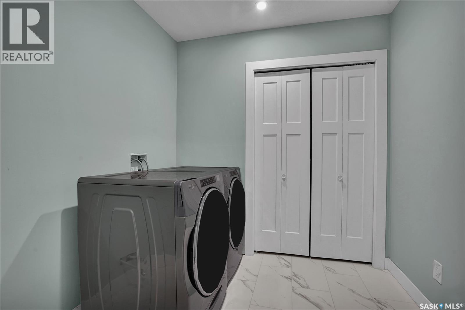 214 4Th Street, Hague, SK - Indoor Photo Showing Laundry Room