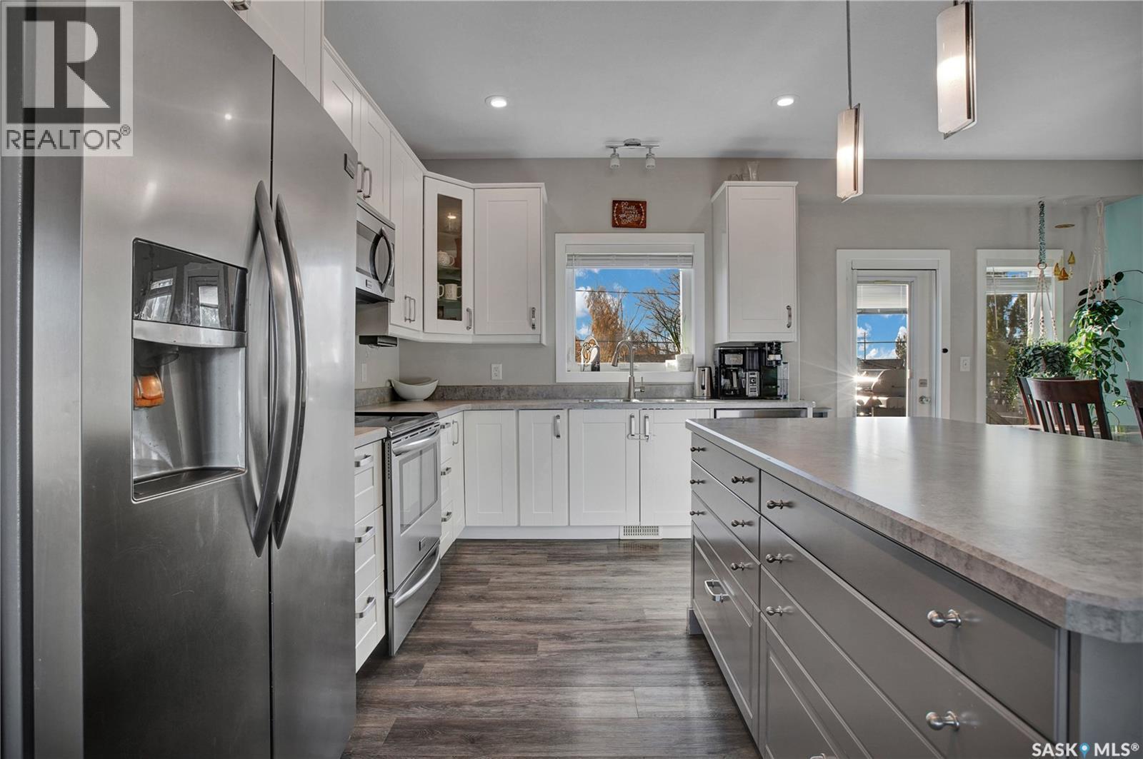 214 4Th Street, Hague, SK - Indoor Photo Showing Kitchen With Double Sink