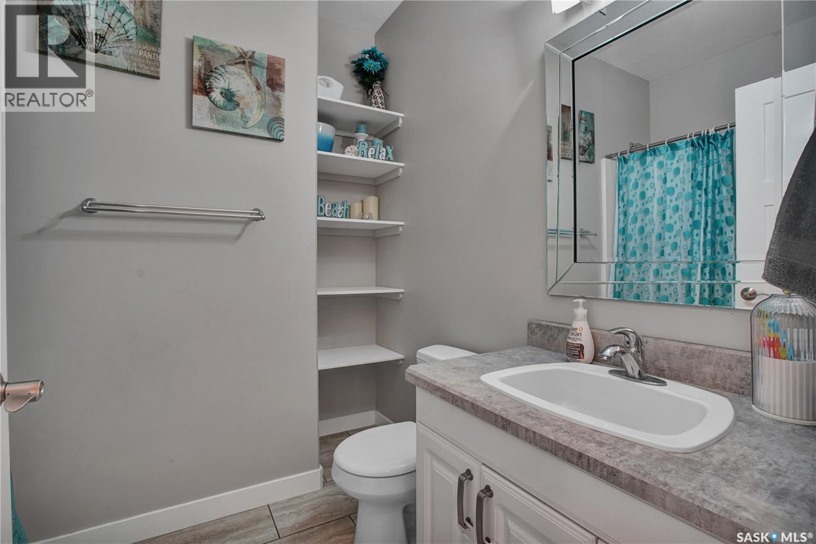 214 4Th Street, Hague, SK - Indoor Photo Showing Bathroom