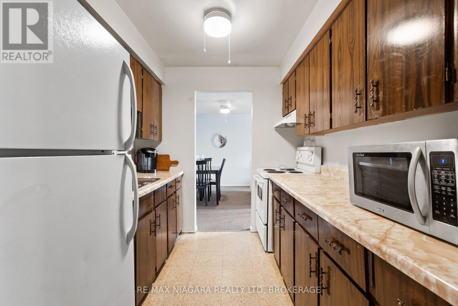 323 - 72 Main Street E, Port Colborne (Bethel), ON - Indoor Photo Showing Kitchen