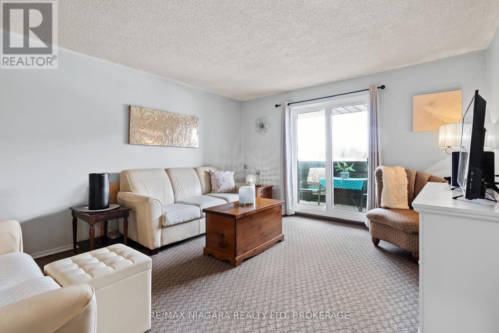 323 - 72 Main Street E, Port Colborne (Bethel), ON - Indoor Photo Showing Living Room