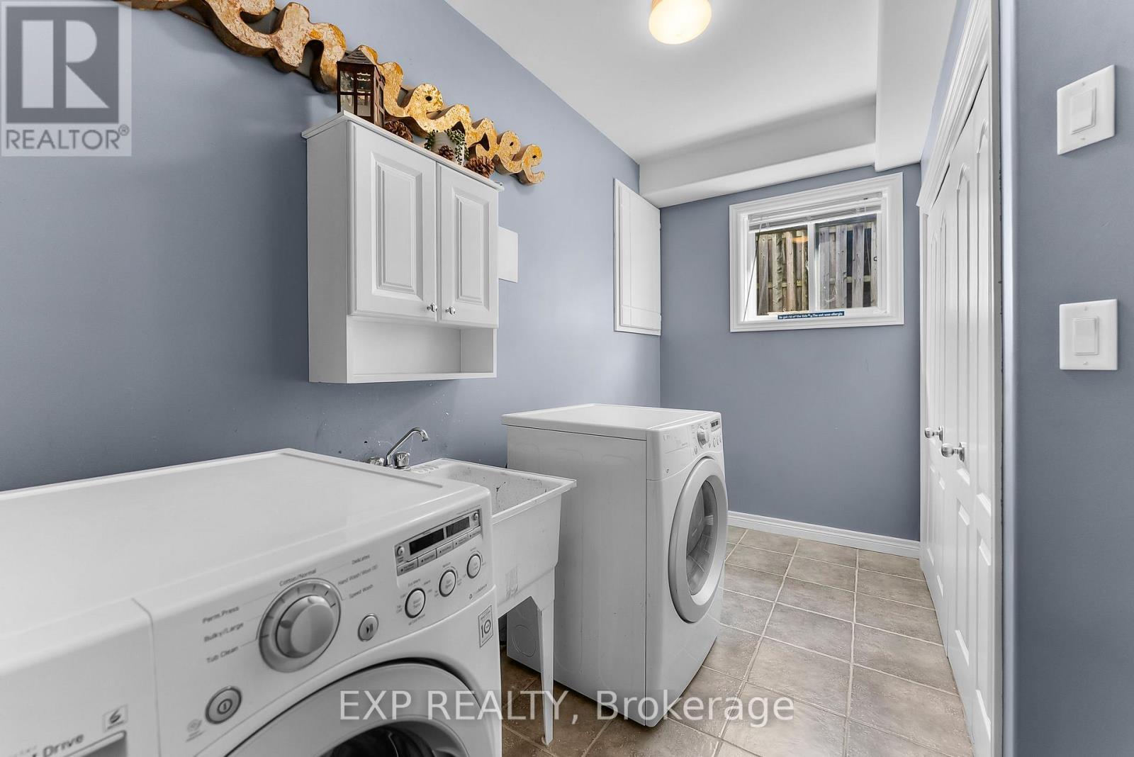 8 Lindan Street, West Lincoln (Smithville), ON - Indoor Photo Showing Laundry Room