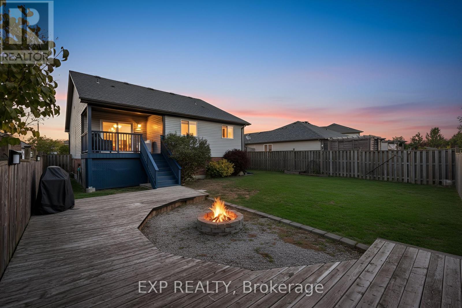 8 Lindan Street, West Lincoln (Smithville), ON - Outdoor With Deck Patio Veranda