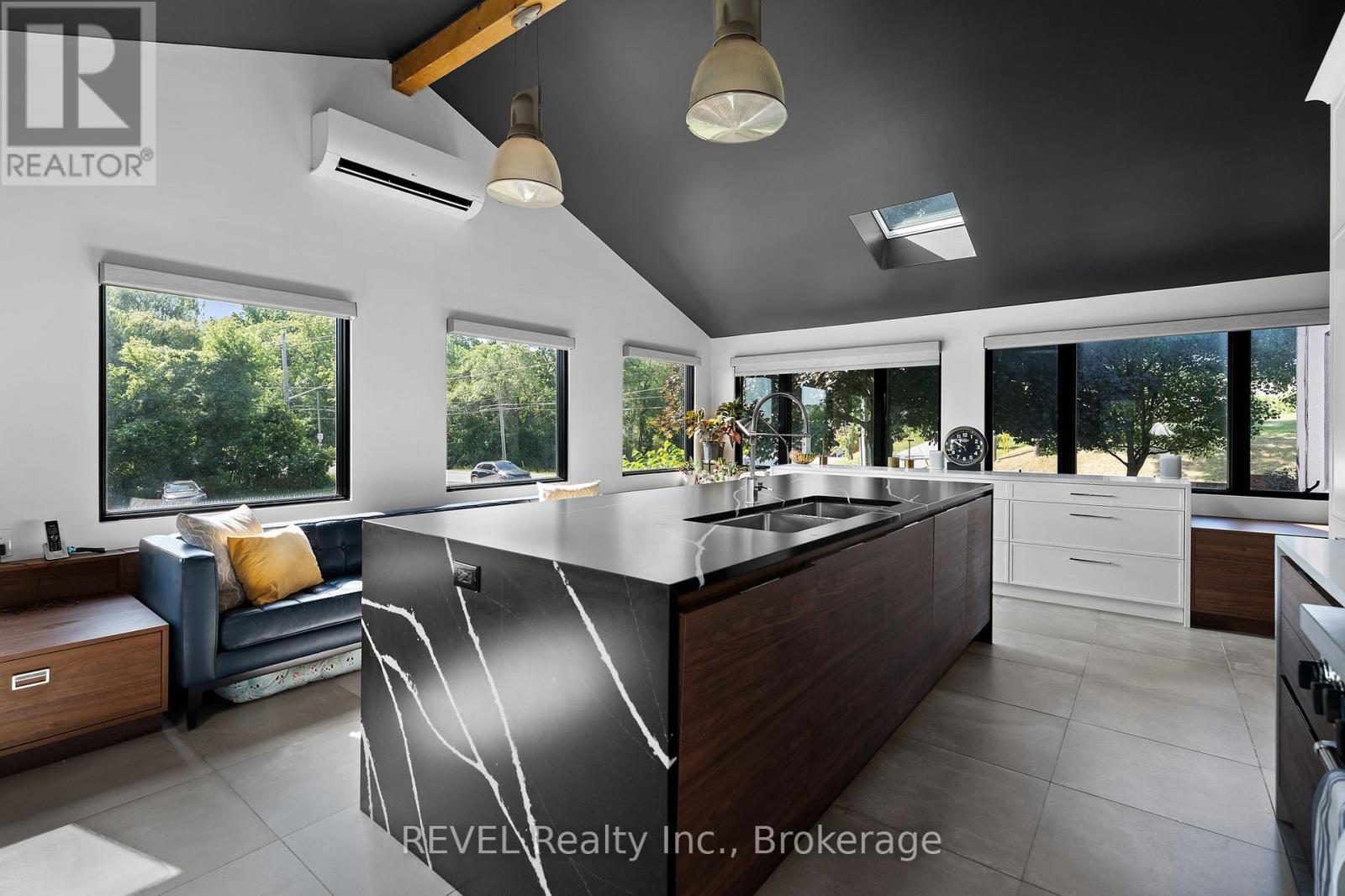 3543 King Street, Lincoln (Escarpment), ON - Indoor