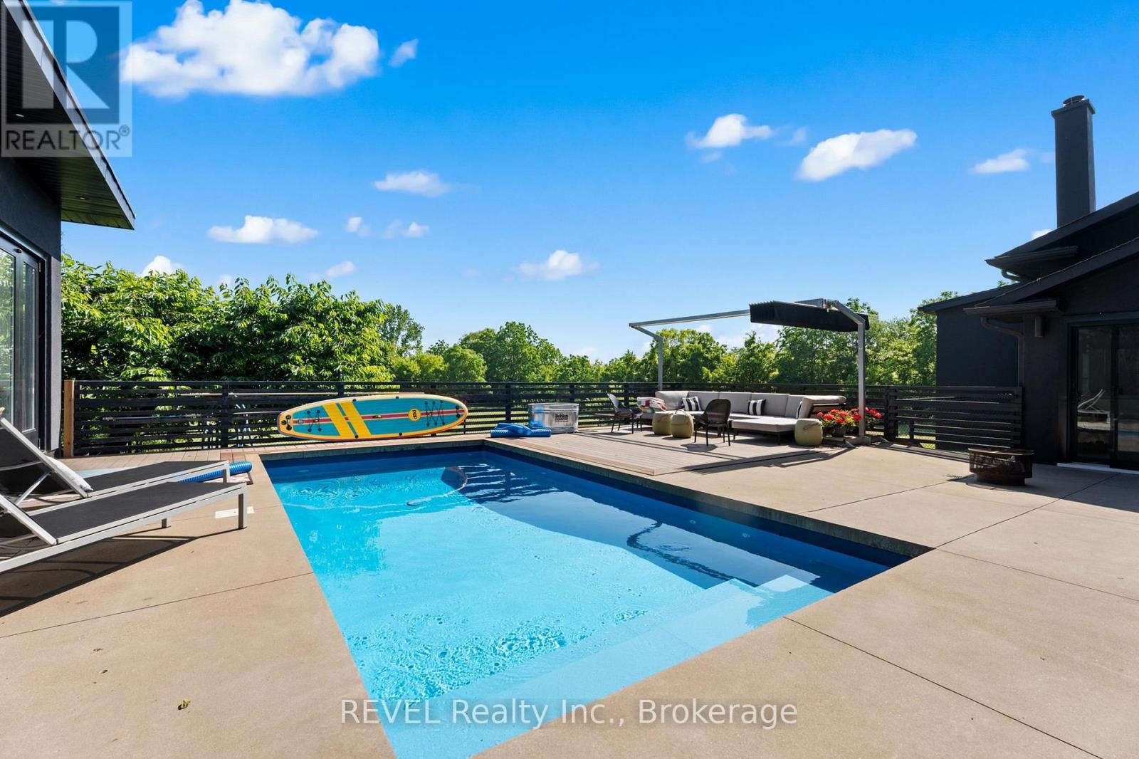 3543 King Street, Lincoln (Escarpment), ON - Outdoor With In Ground Pool
