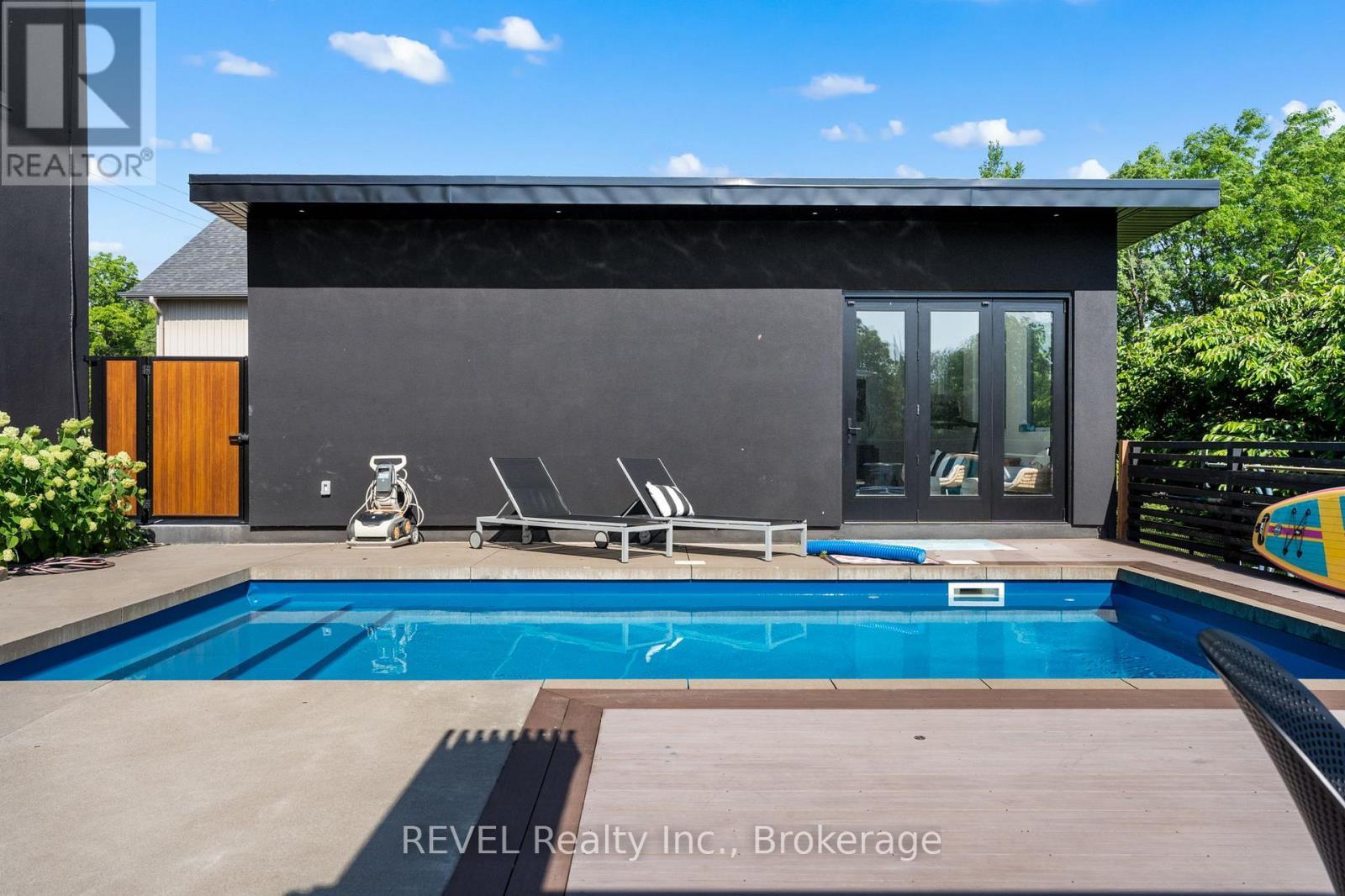 3543 King Street, Lincoln (Escarpment), ON - Outdoor With In Ground Pool