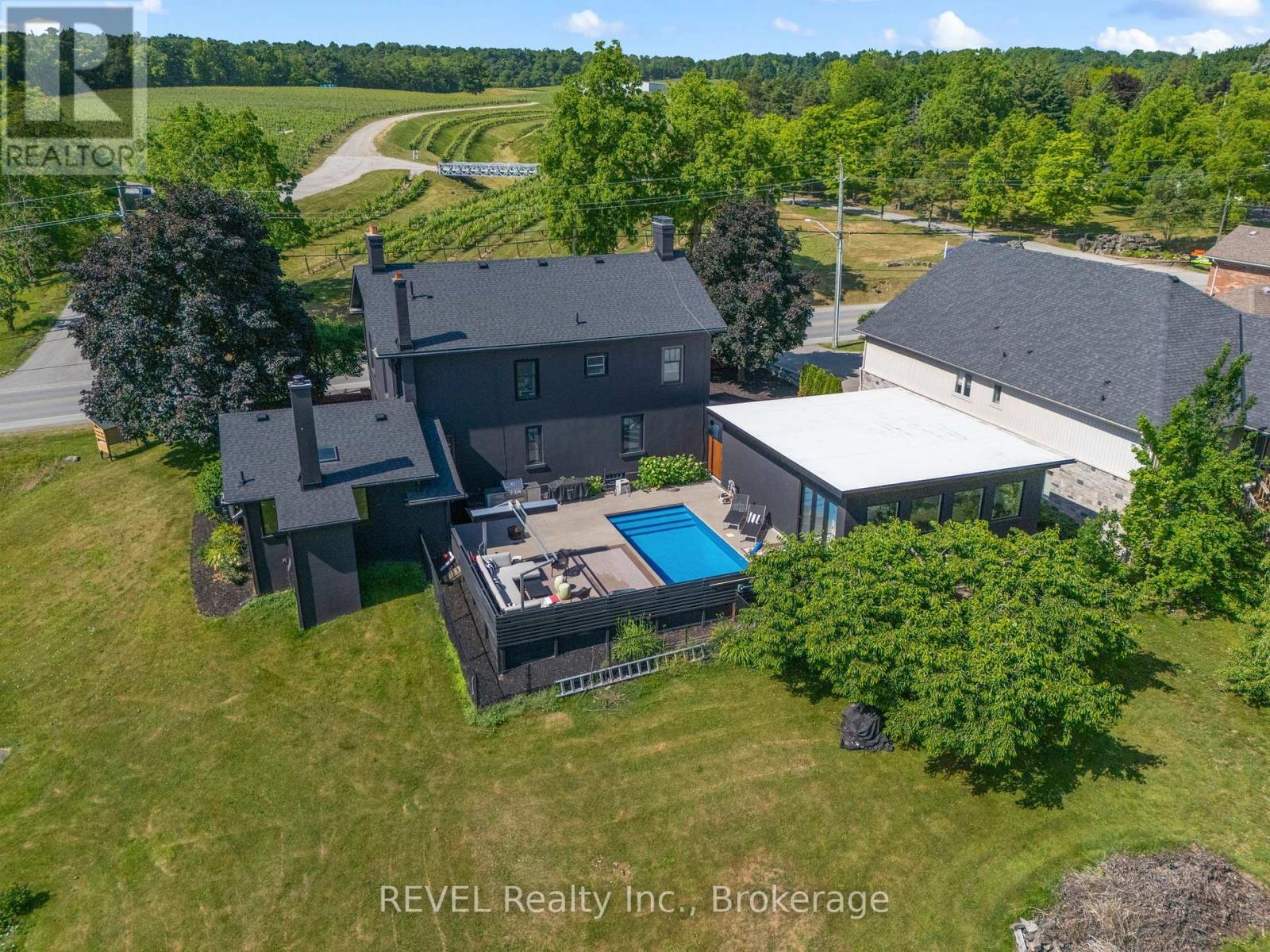 3543 King Street, Lincoln (Escarpment), ON - Outdoor