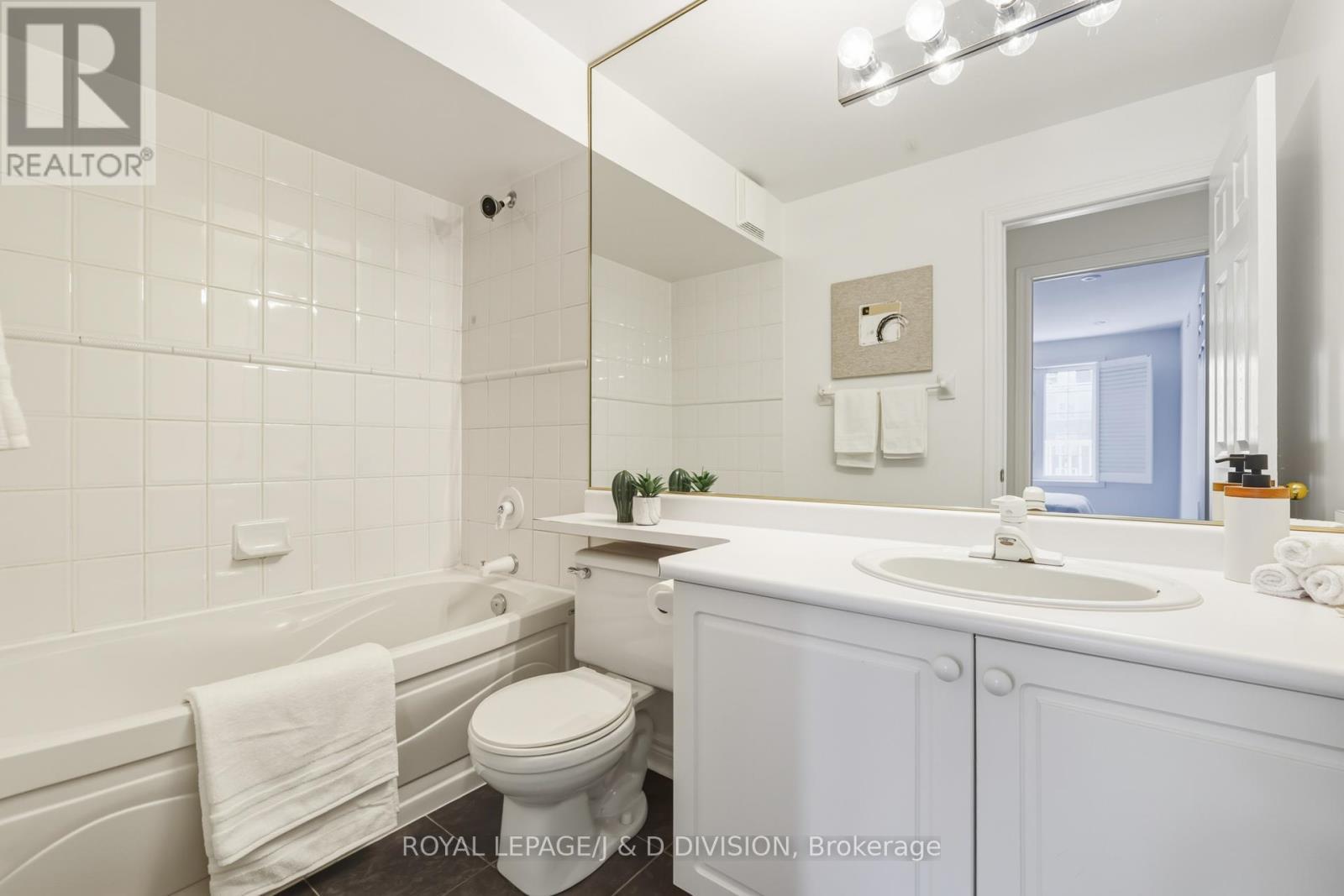 Primary Bathroom - 1 - 120 Strachan Avenue, Toronto, ON - Indoor Photo Showing Bathroom