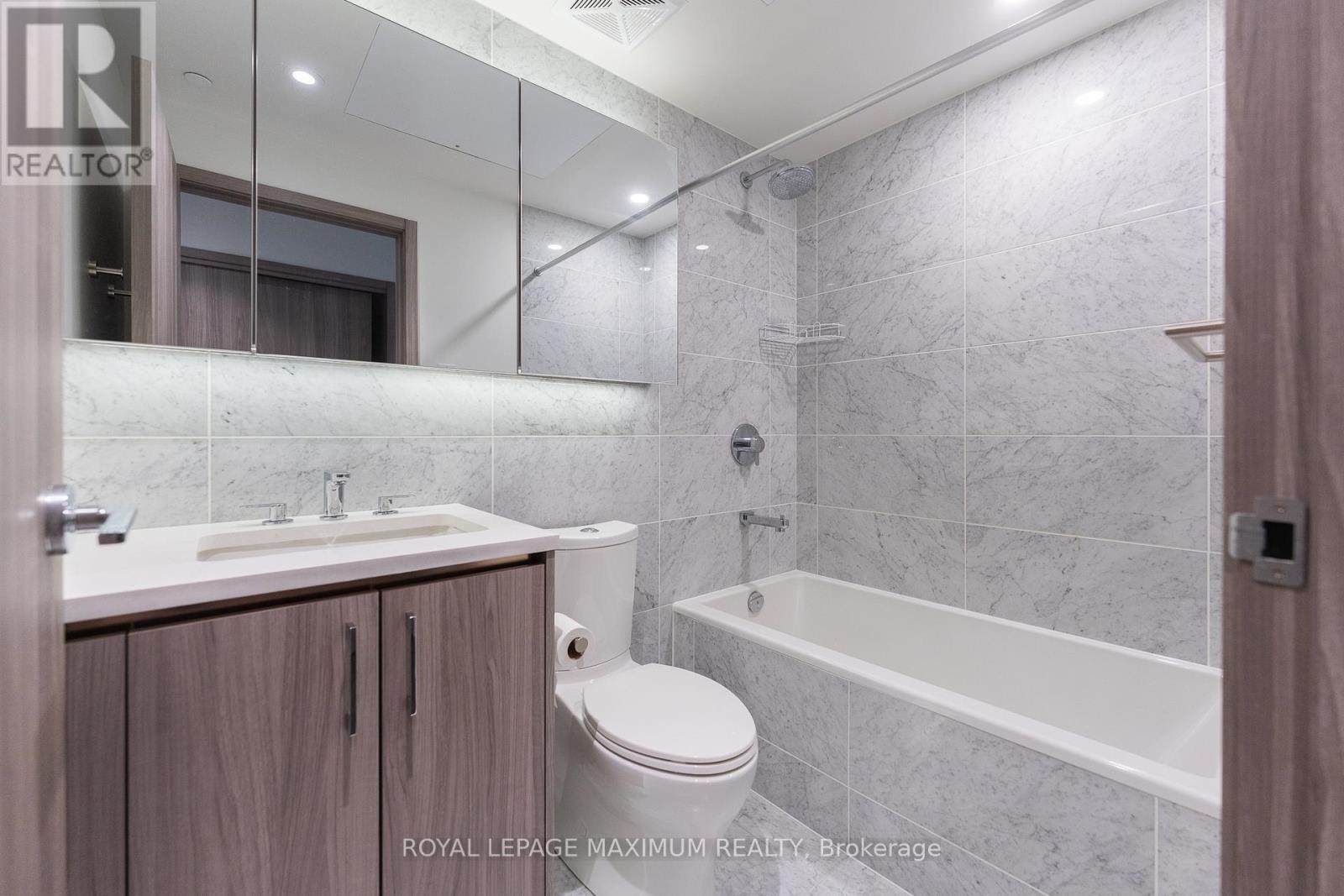 502 - 95 Mcmahon Drive, Toronto, ON - Indoor Photo Showing Bathroom