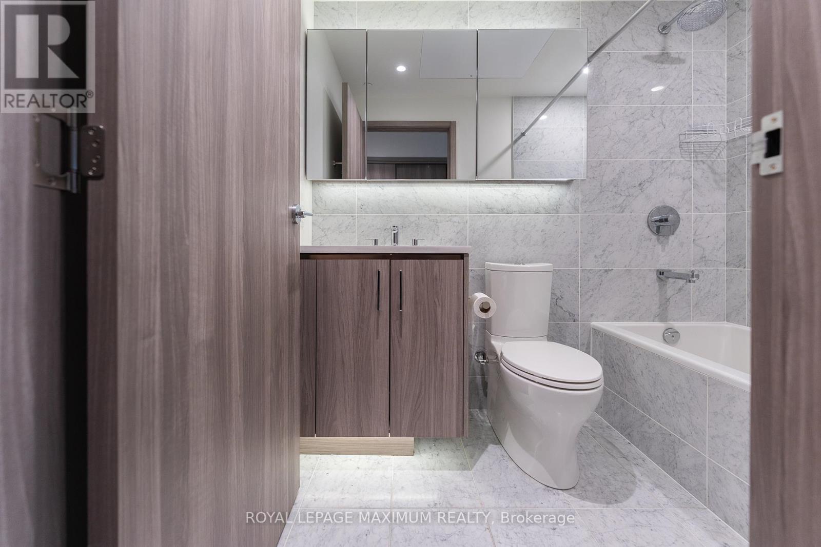 502 - 95 Mcmahon Drive, Toronto, ON - Indoor Photo Showing Bathroom