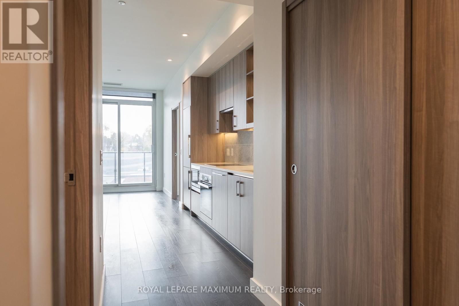 502 - 95 Mcmahon Drive, Toronto, ON - Indoor