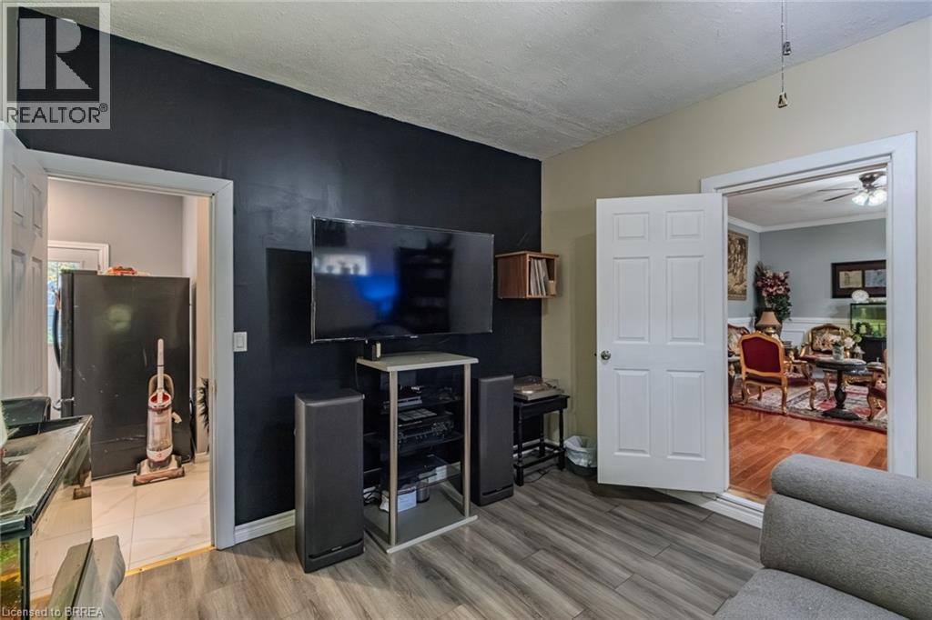 2104 Governors Road, Hamilton, ON - Indoor