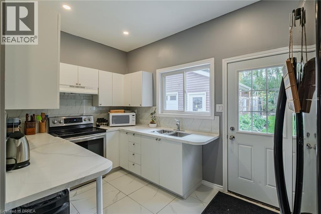 2104 Governors Road, Hamilton, ON - Indoor Photo Showing Kitchen With Double Sink