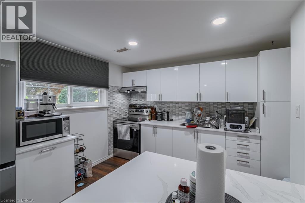2104 Governors Road, Hamilton, ON - Indoor Photo Showing Kitchen