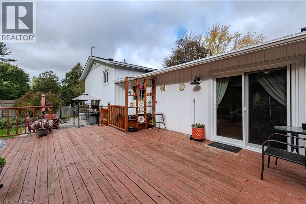 2104 Governors Road, Hamilton, ON - Outdoor With Deck Patio Veranda With Exterior
