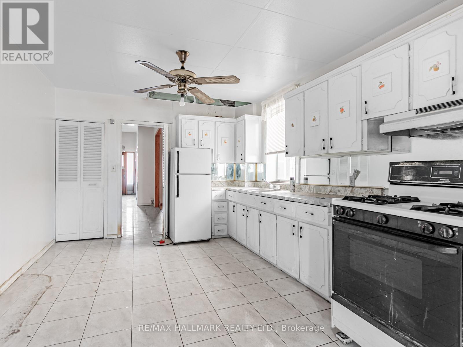 85 Lindsey Avenue, Toronto, ON - Indoor Photo Showing Kitchen