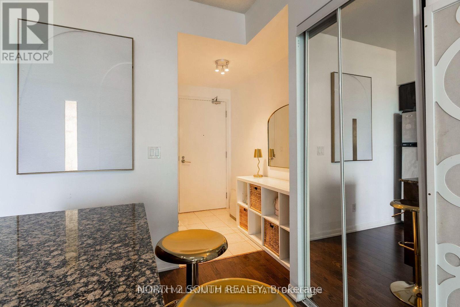 712 - 215 Fort York Boulevard, Toronto, ON - Indoor