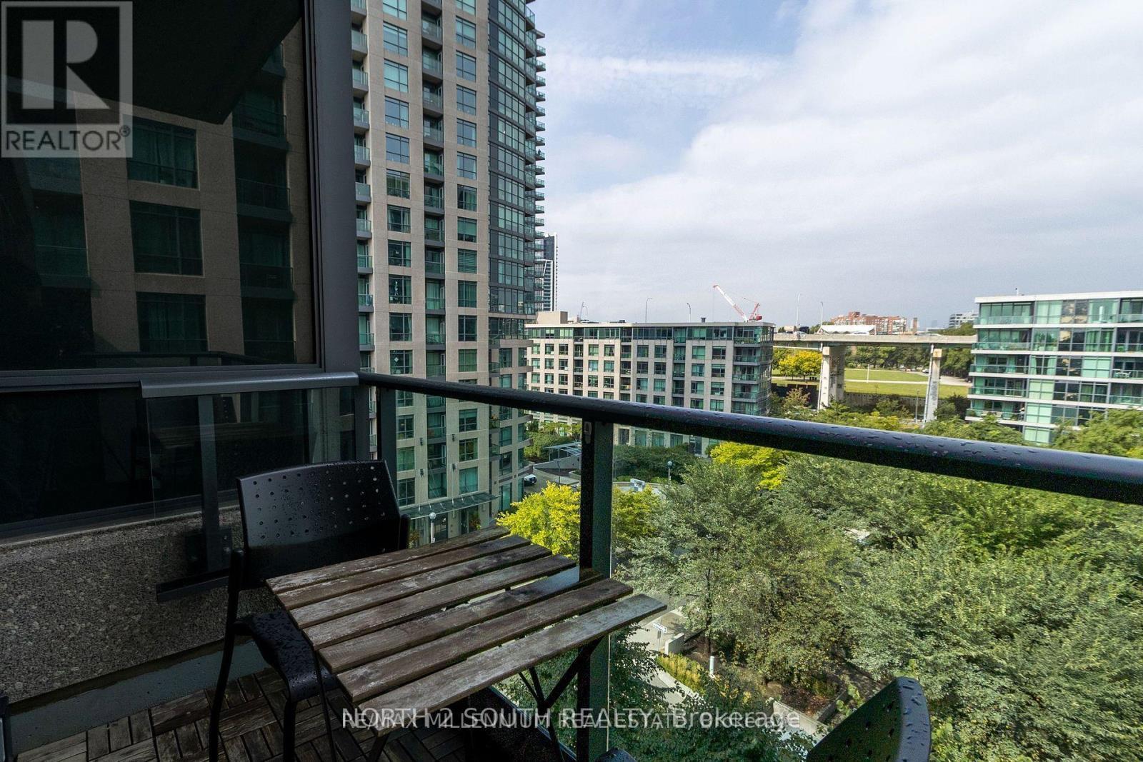 712 - 215 Fort York Boulevard, Toronto, ON - Outdoor