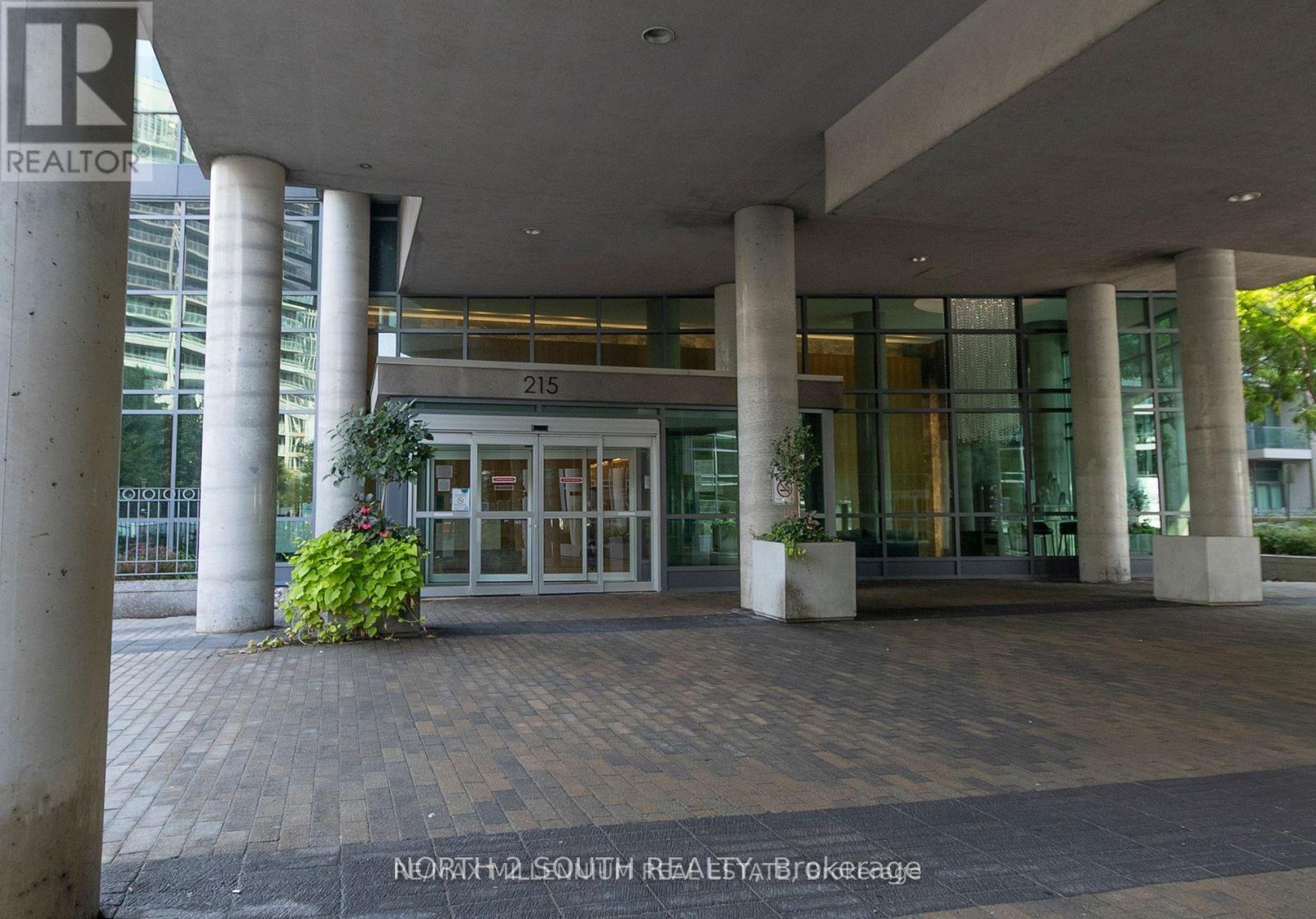 712 - 215 Fort York Boulevard, Toronto, ON - Outdoor