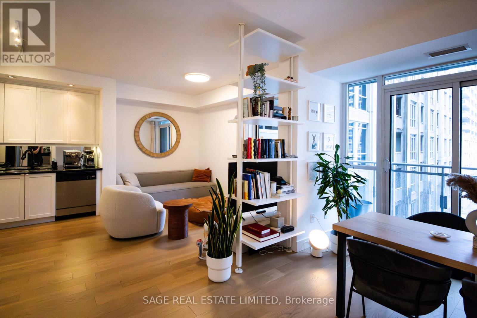 516 - 628 Fleet Street, Toronto, ON - Indoor