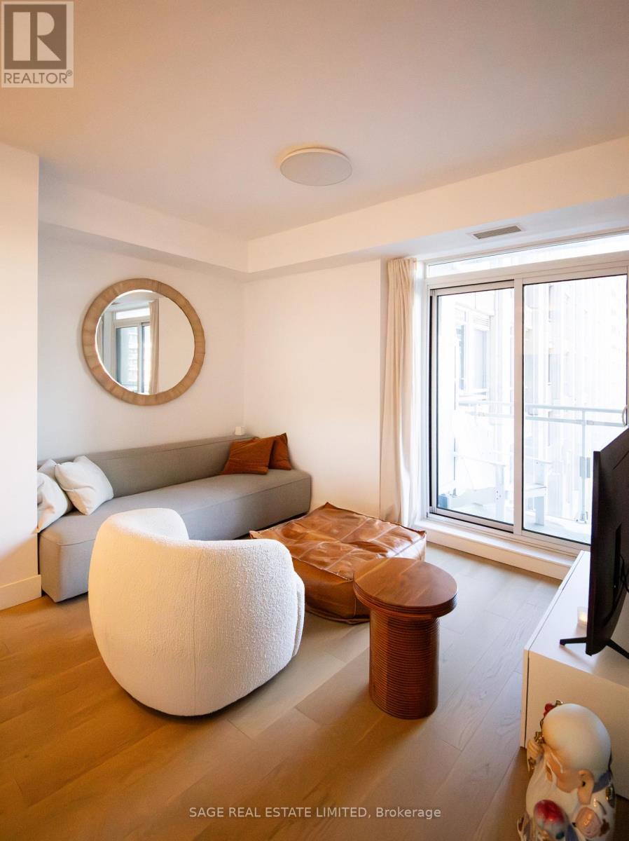 516 - 628 Fleet Street, Toronto, ON - Indoor Photo Showing Living Room