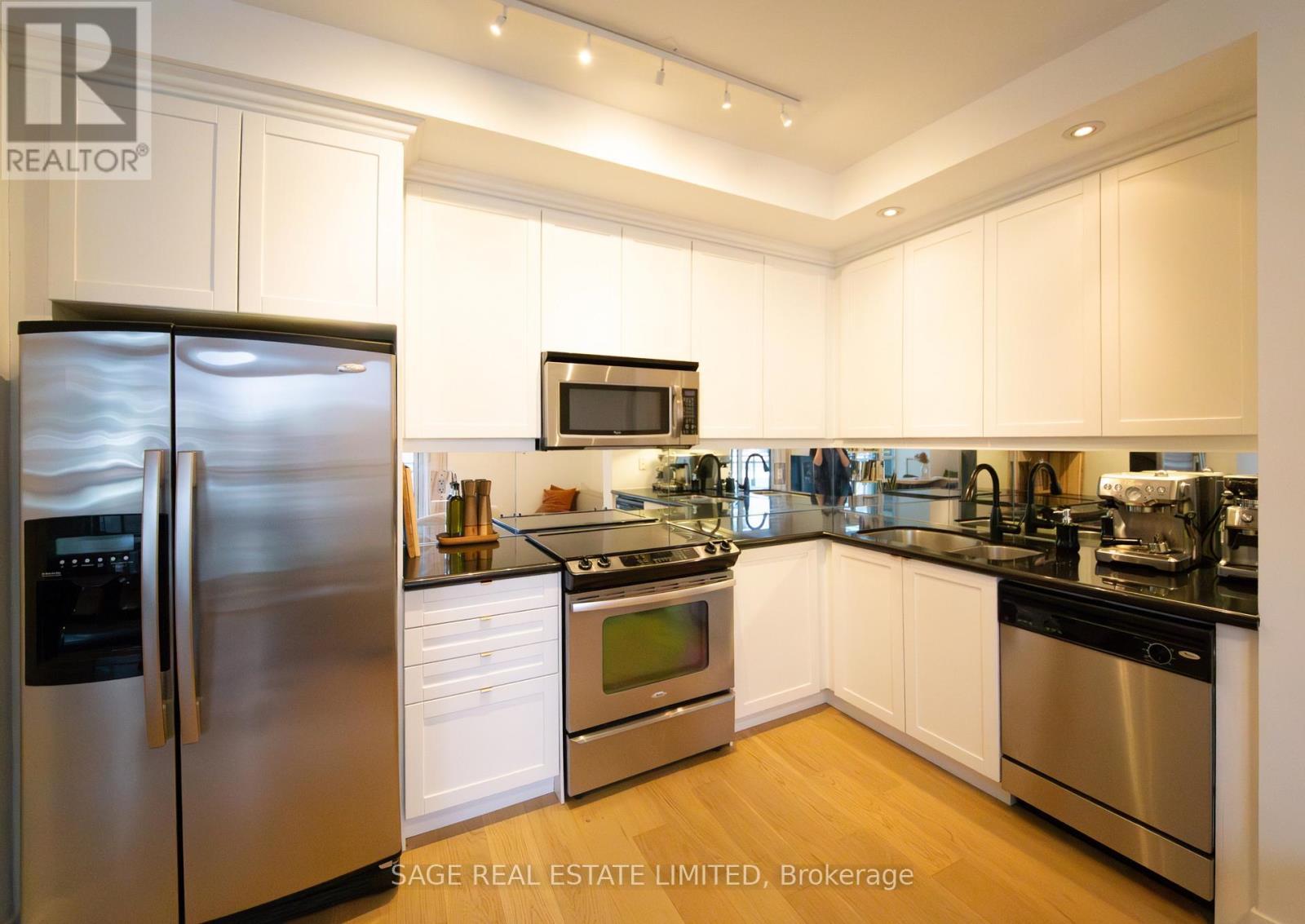 516 - 628 Fleet Street, Toronto, ON - Indoor Photo Showing Kitchen