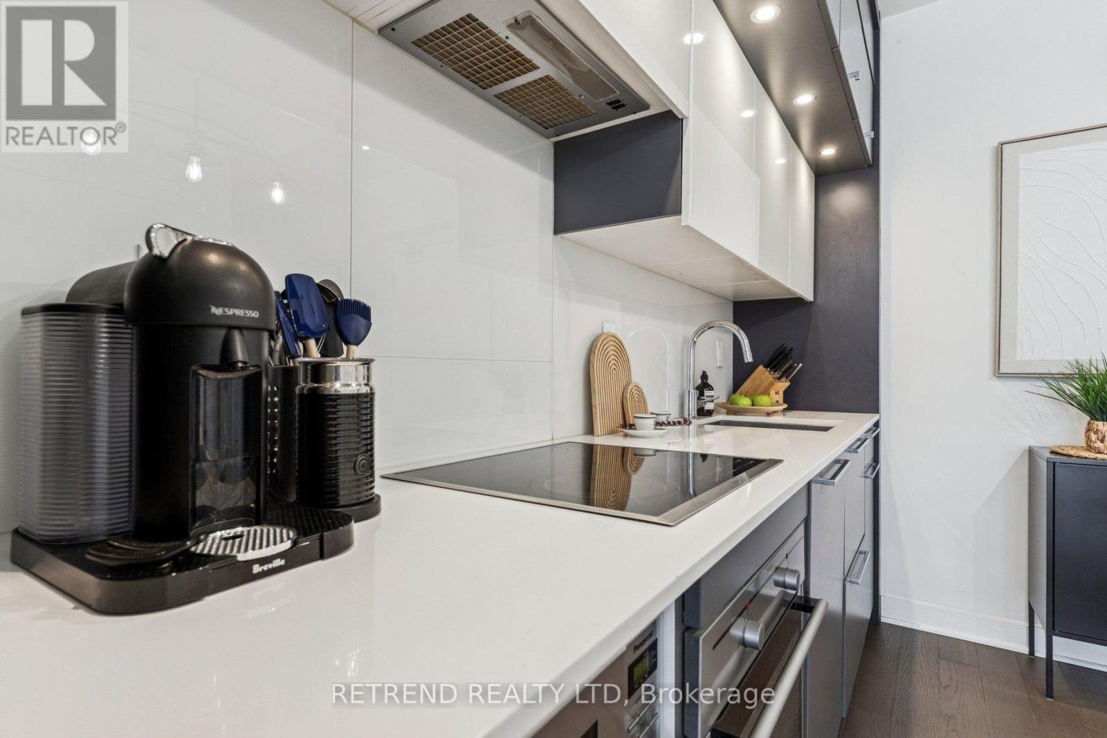 3006 - 15 Grenville Street, Toronto, ON - Indoor Photo Showing Kitchen