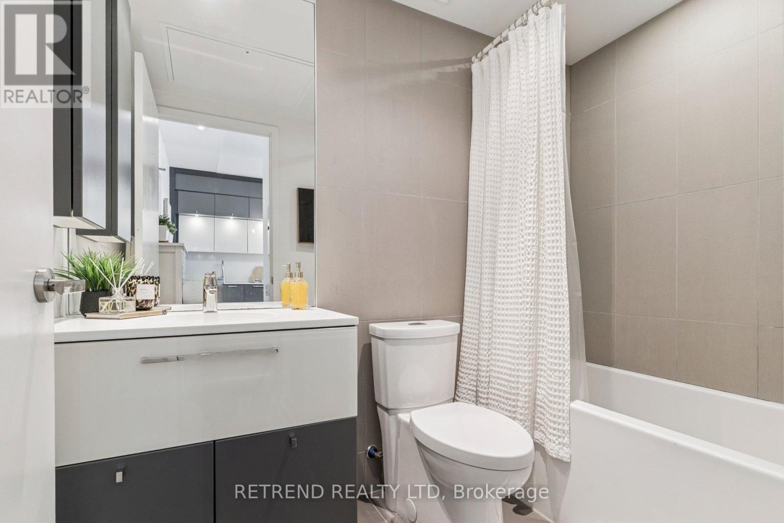 3006 - 15 Grenville Street, Toronto, ON - Indoor Photo Showing Bathroom