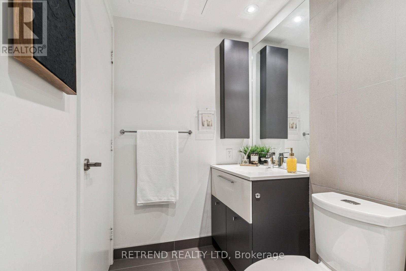 3006 - 15 Grenville Street, Toronto, ON - Indoor Photo Showing Bathroom