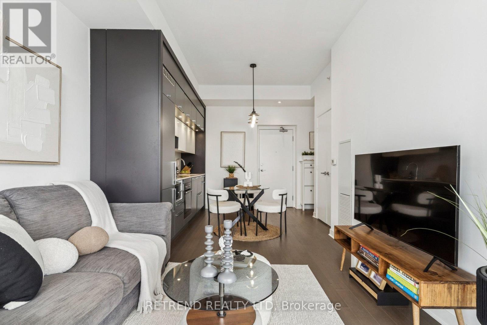 3006 - 15 Grenville Street, Toronto, ON - Indoor Photo Showing Living Room