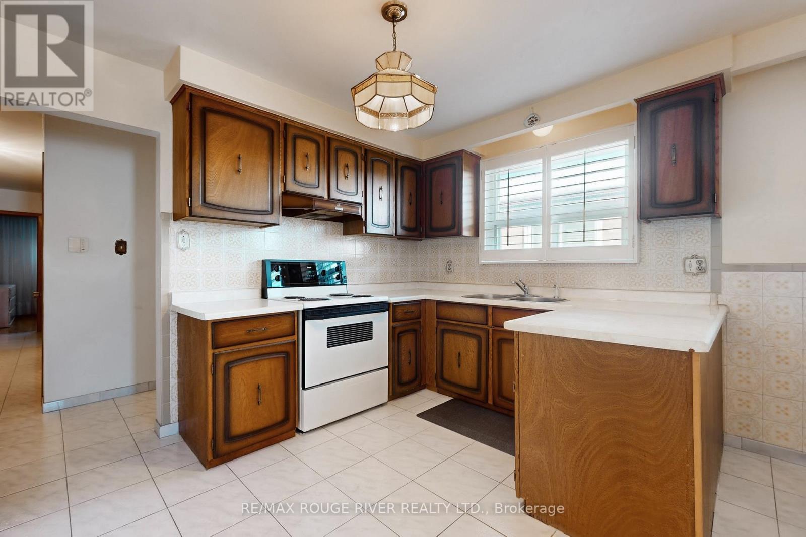 224 Fairglen Avenue, Toronto, ON - Indoor Photo Showing Kitchen With Double Sink