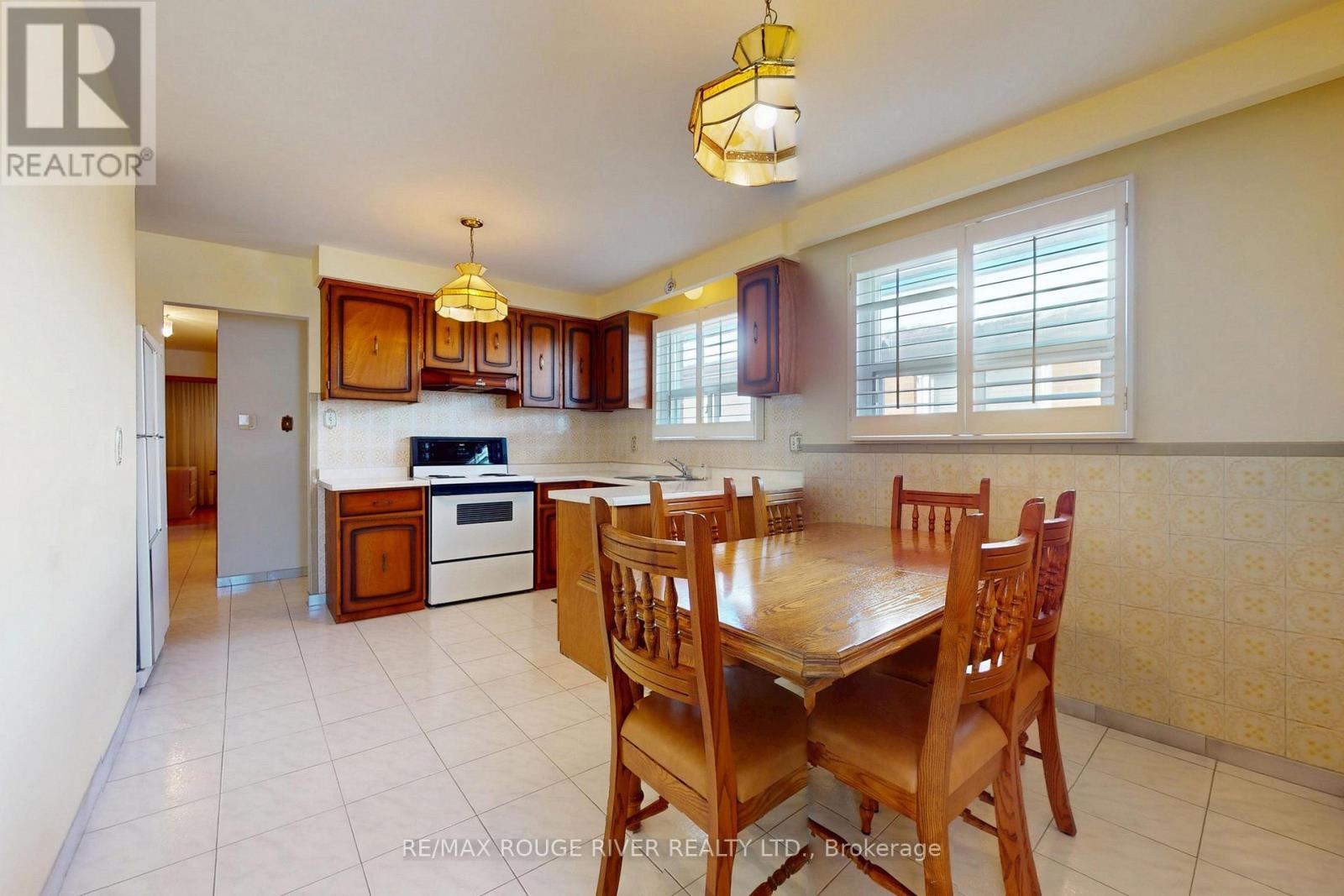 224 Fairglen Avenue, Toronto, ON - Indoor