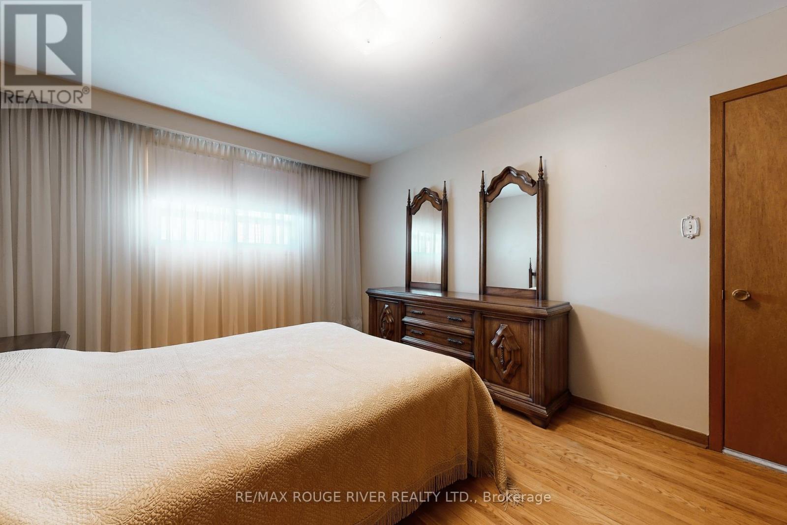 224 Fairglen Avenue, Toronto, ON - Indoor Photo Showing Bedroom