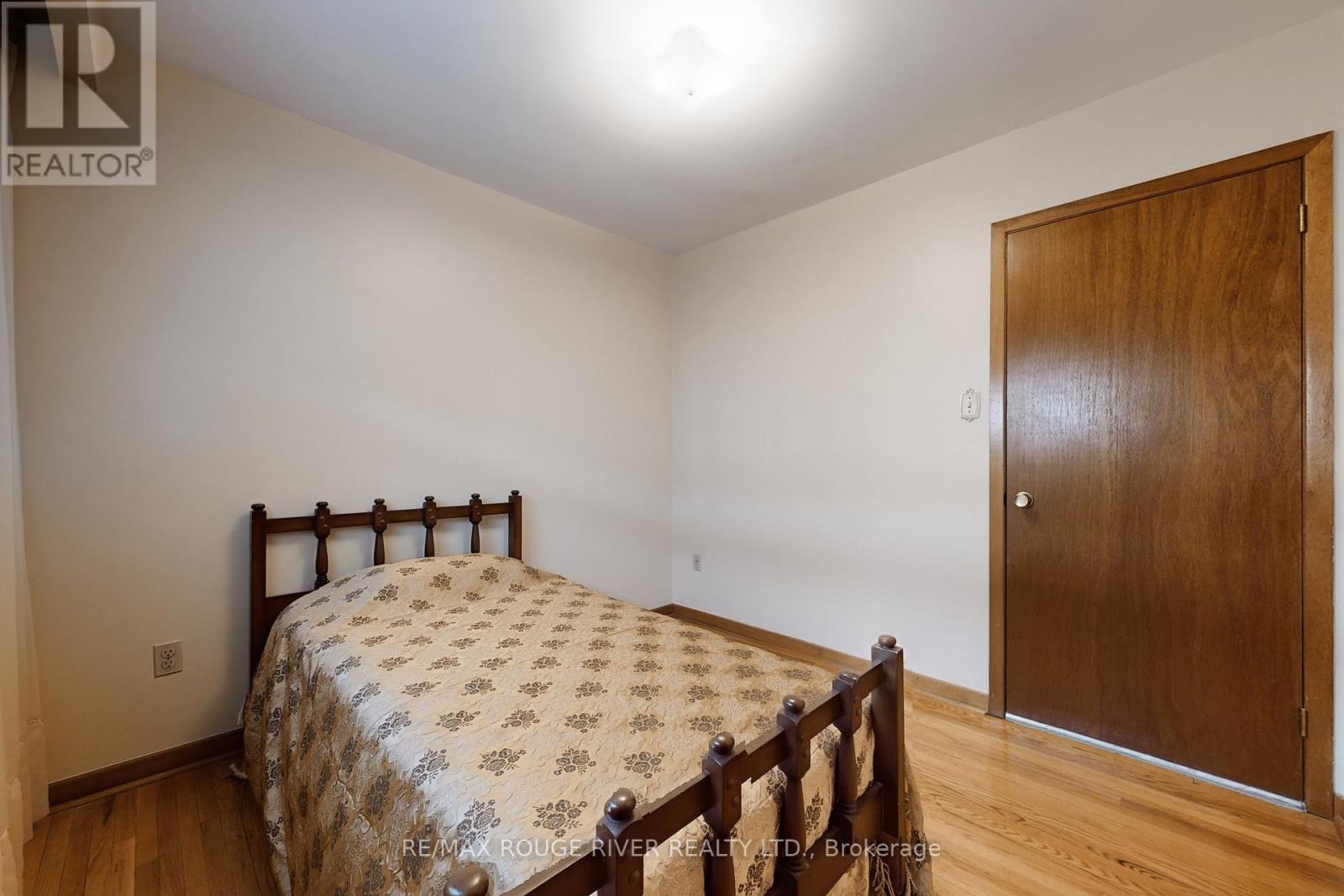 224 Fairglen Avenue, Toronto, ON - Indoor Photo Showing Bedroom