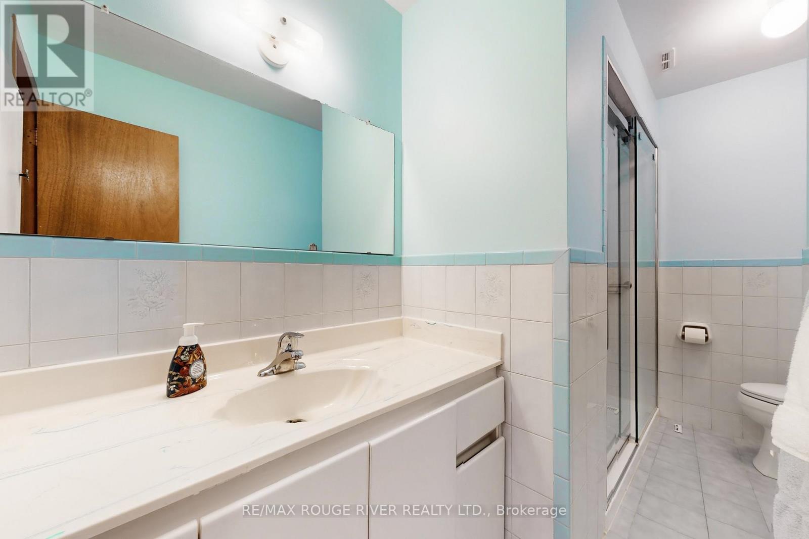 224 Fairglen Avenue, Toronto, ON - Indoor Photo Showing Bathroom
