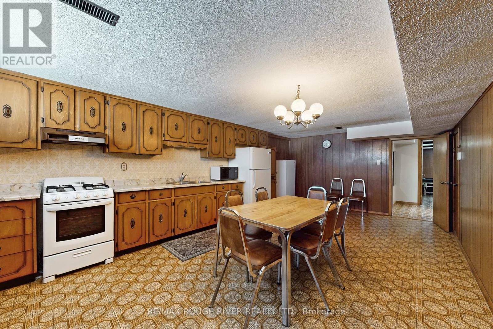 224 Fairglen Avenue, Toronto, ON - Indoor Photo Showing Kitchen With Double Sink