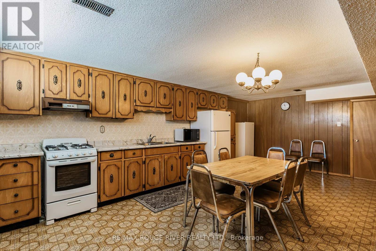 224 Fairglen Avenue, Toronto, ON - Indoor Photo Showing Kitchen