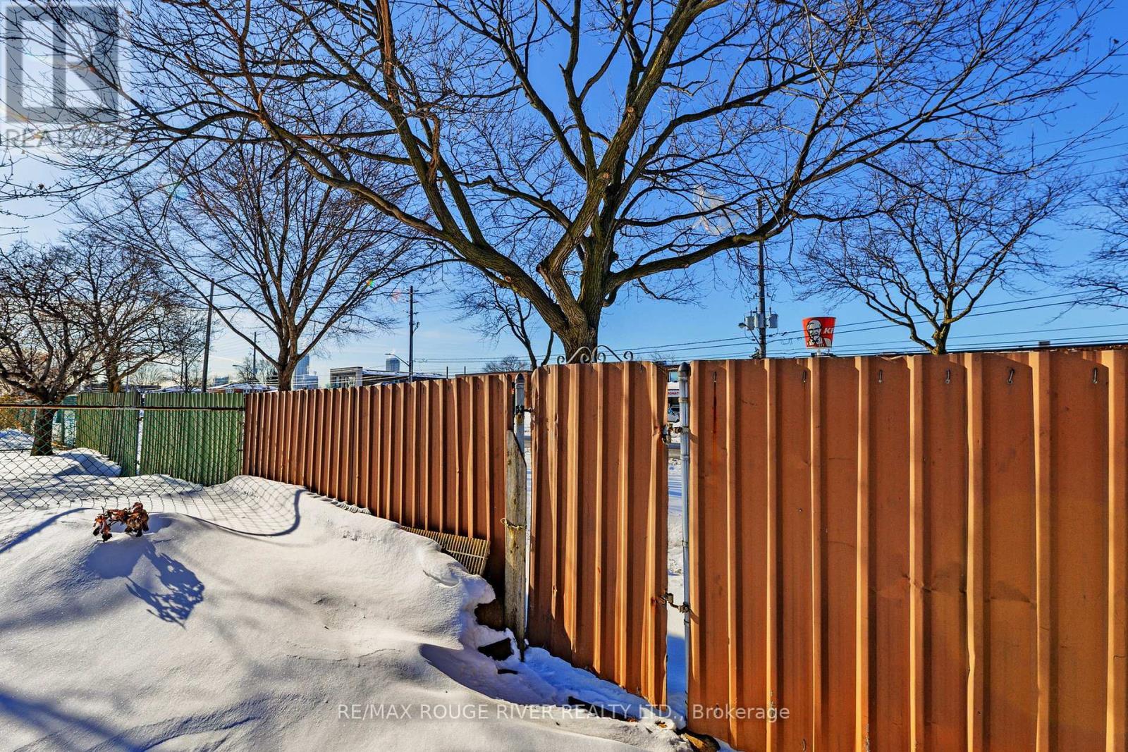 224 Fairglen Avenue, Toronto, ON - Outdoor