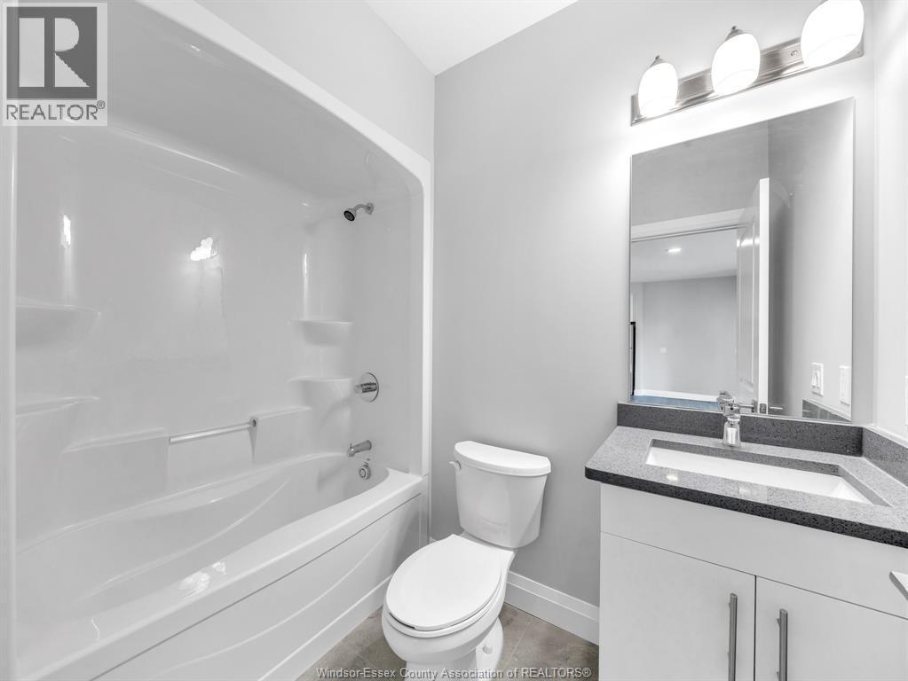 4785 Walker Road Unit# 604, Windsor, ON - Indoor Photo Showing Bathroom