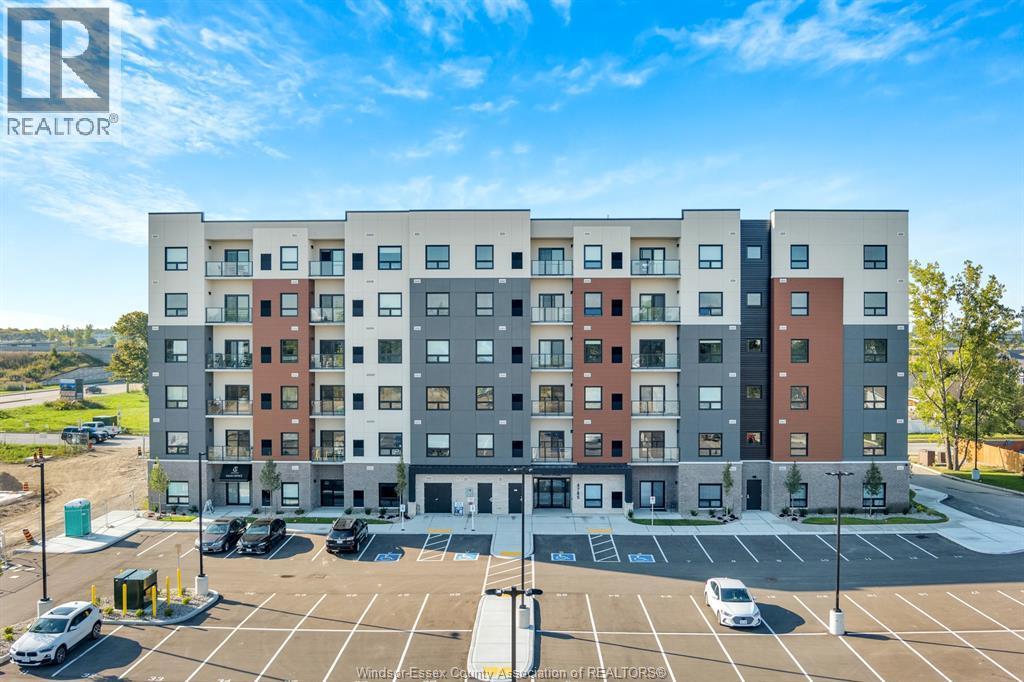 4785 Walker Road Unit# 604, Windsor, ON - Outdoor With Balcony With Facade