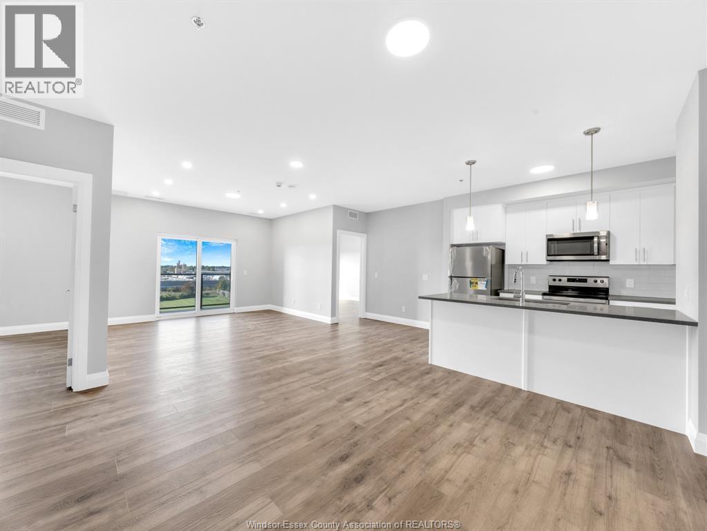 4785 Walker Road Unit# 604, Windsor, ON - Indoor Photo Showing Kitchen