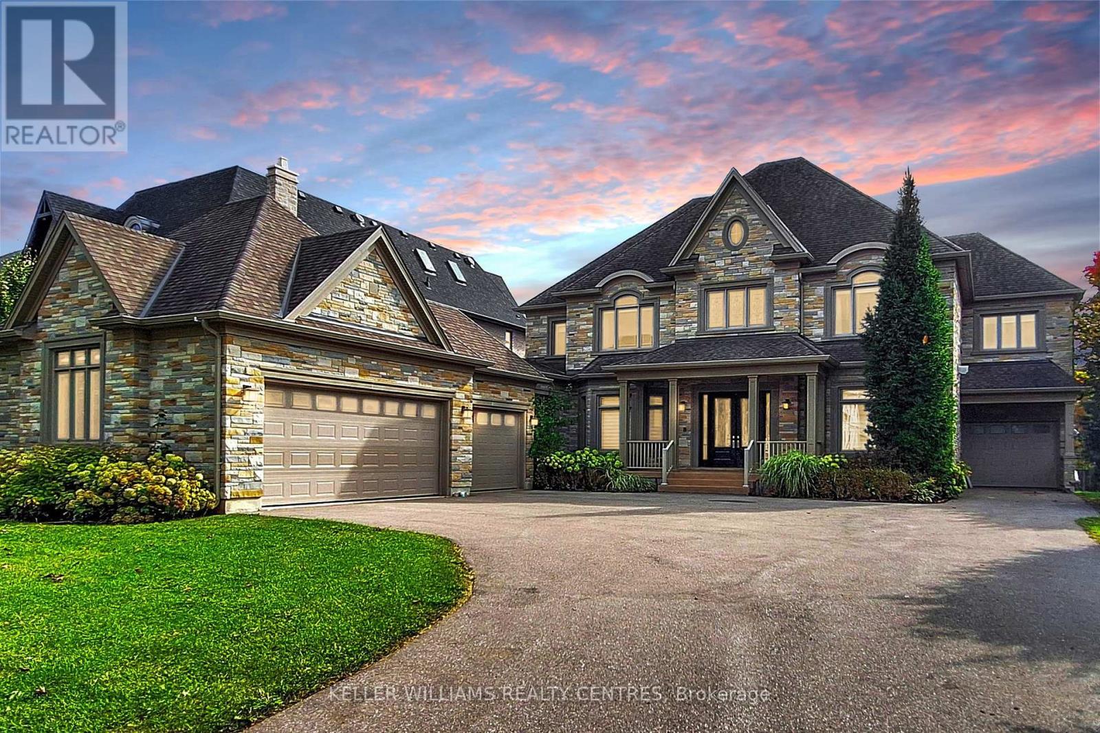 33 Maple Grove Avenue, Richmond Hill, ON - Outdoor With Facade