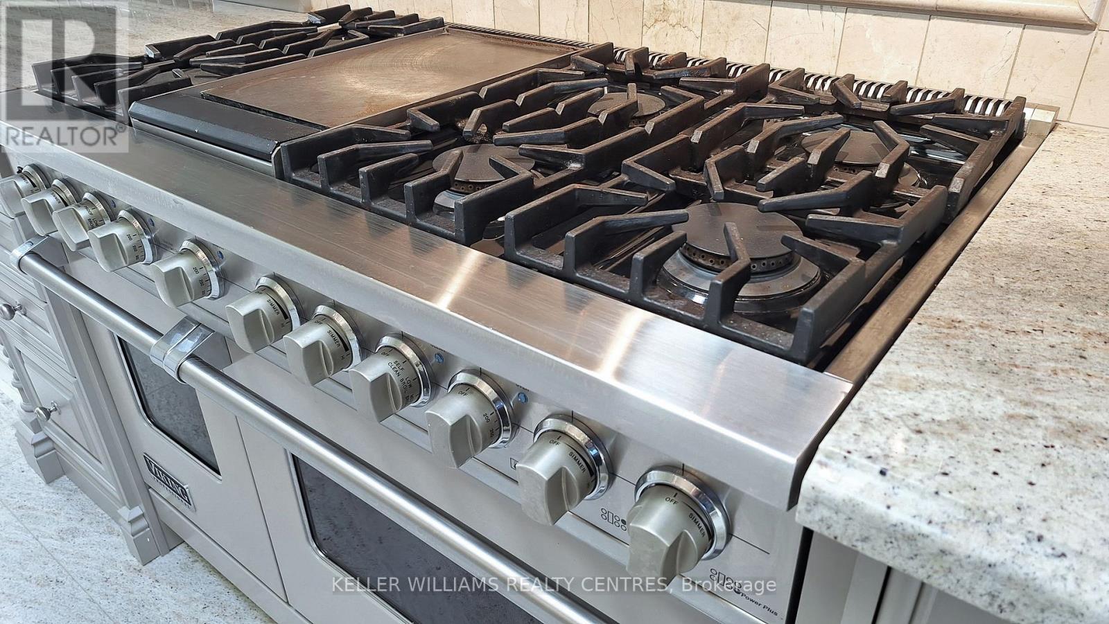 33 Maple Grove Avenue, Richmond Hill, ON - Indoor Photo Showing Kitchen