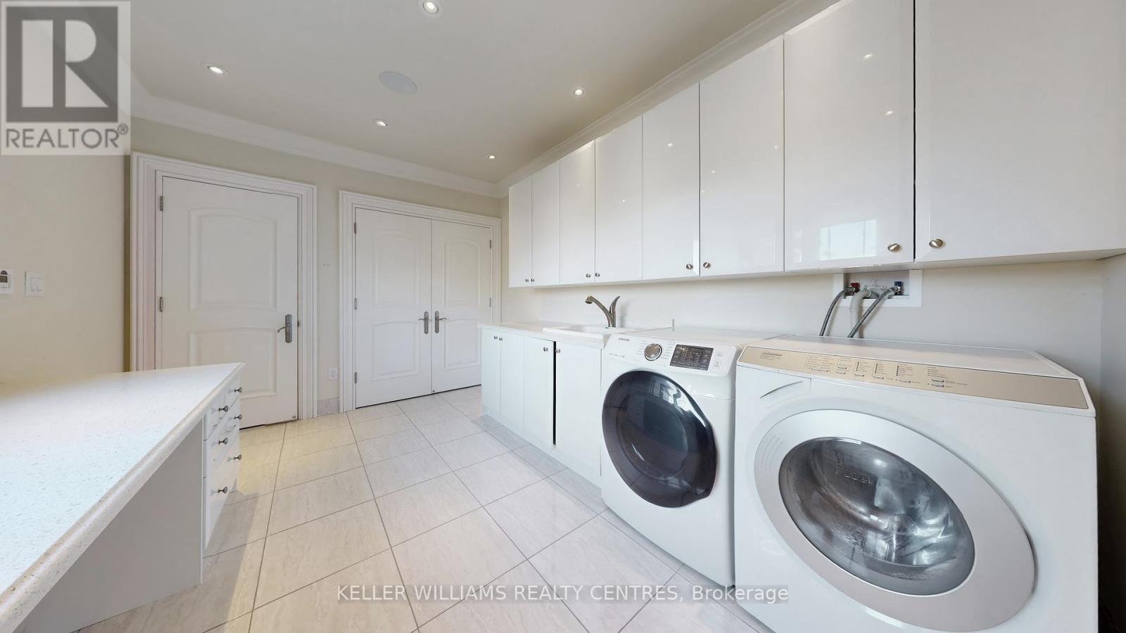 33 Maple Grove Avenue, Richmond Hill, ON - Indoor Photo Showing Laundry Room
