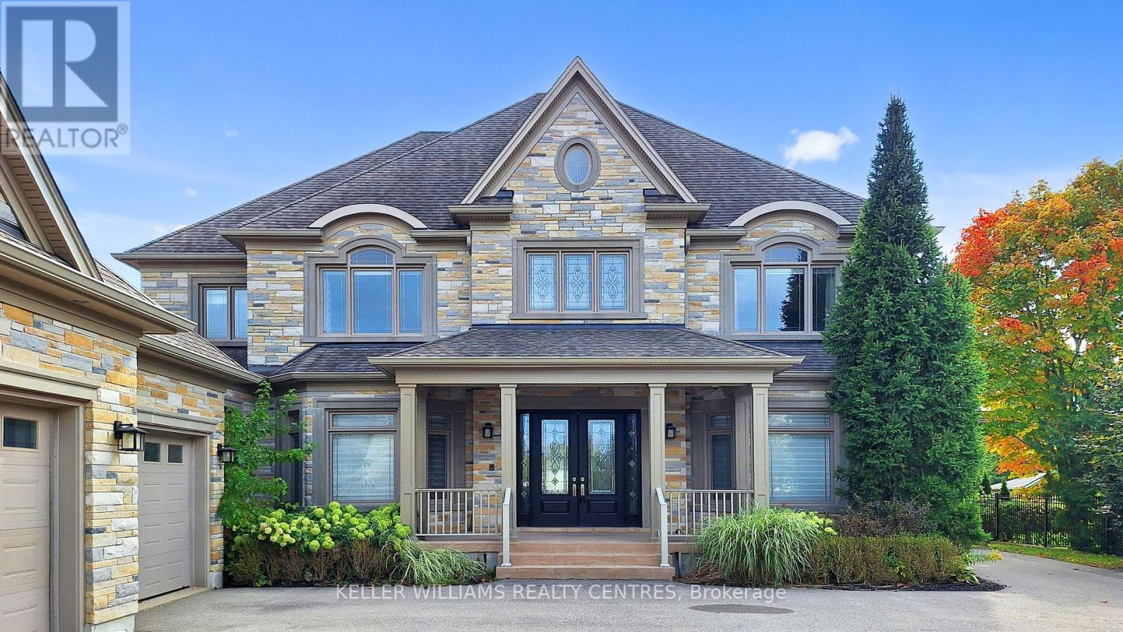 33 Maple Grove Avenue, Richmond Hill, ON - Outdoor With Facade